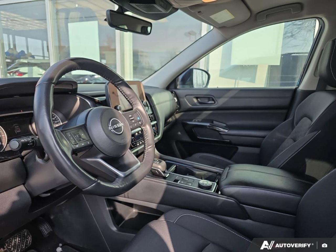 2024 Nissan Pathfinder SV AWD | 8 Seats | 3rd Row | Apple Car Play | Photo