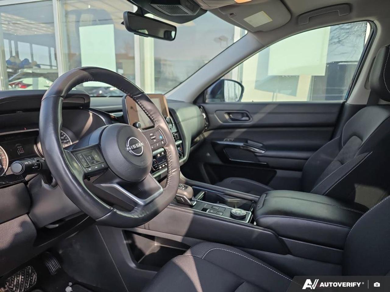 2024 Nissan Pathfinder SV AWD | 8 Seats | 3rd Row | Apple Car Play | Photo