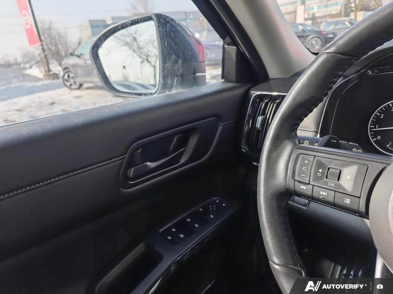 2024 Nissan Pathfinder SV AWD | 8 Seats | 3rd Row | Apple Car Play | Photo