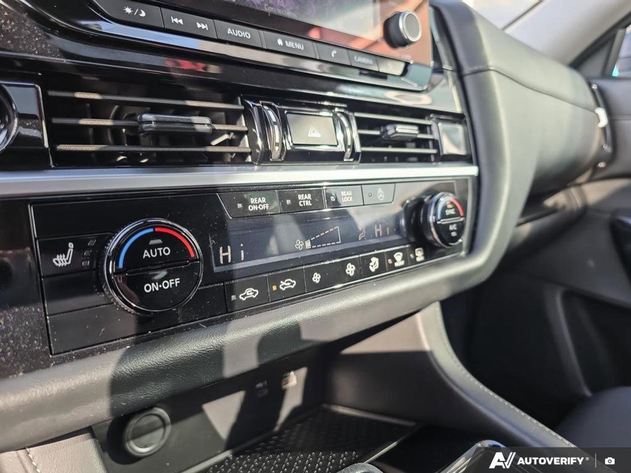 2024 Nissan Pathfinder SV AWD | 8 Seats | 3rd Row | Apple Car Play | Photo