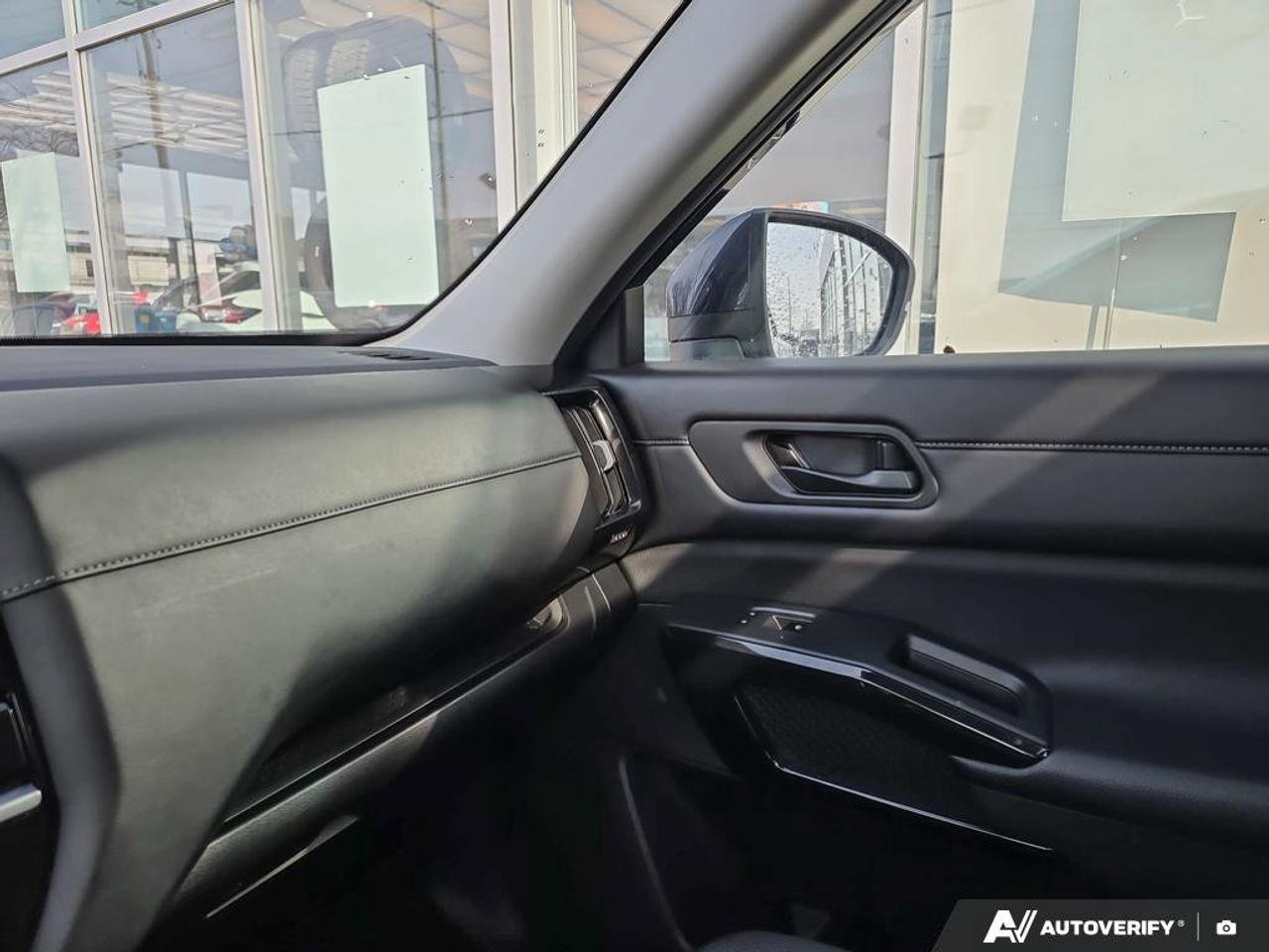 2024 Nissan Pathfinder SV AWD | 8 Seats | 3rd Row | Apple Car Play | Photo