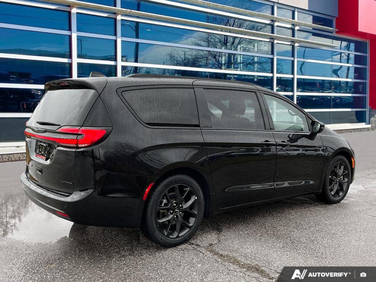 2025 Chrysler Pacifica Limited | Leather | Navigation | Sunroof | Carplay | Photo4