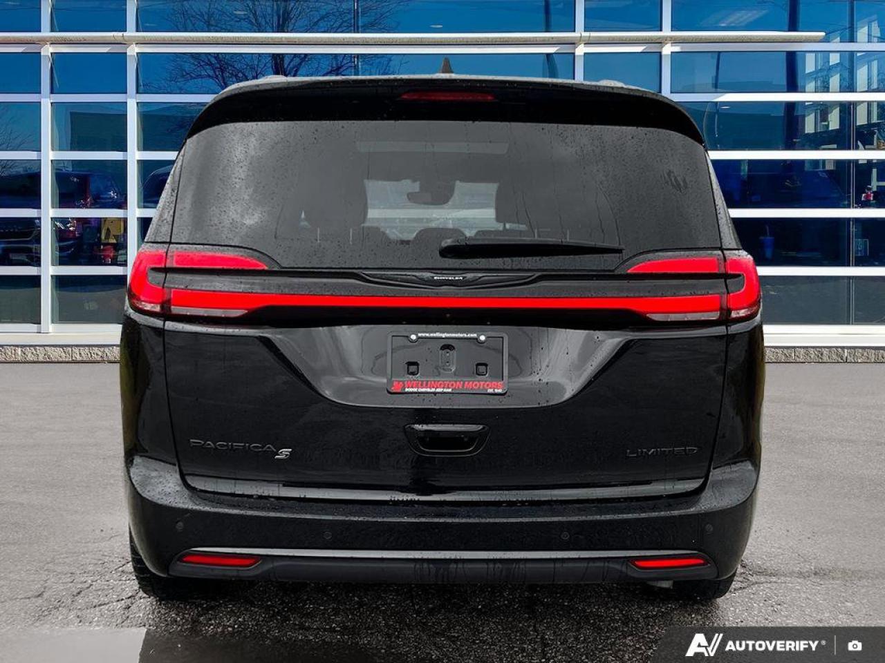 2025 Chrysler Pacifica Limited | Leather | Navigation | Sunroof | Carplay | Photo