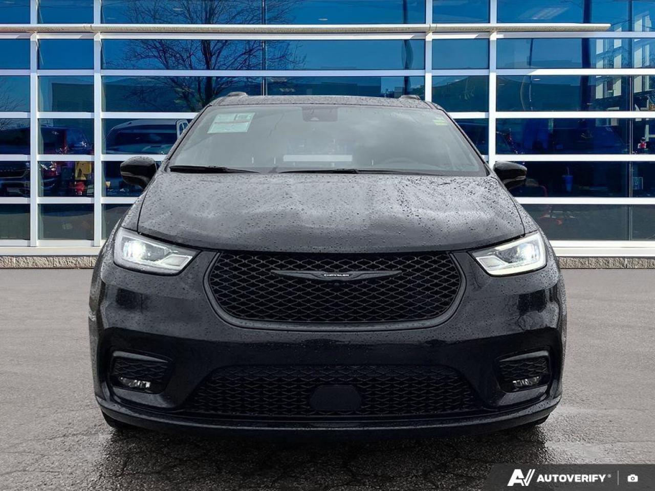 2025 Chrysler Pacifica Limited | Leather | Navigation | Sunroof | Carplay | Photo