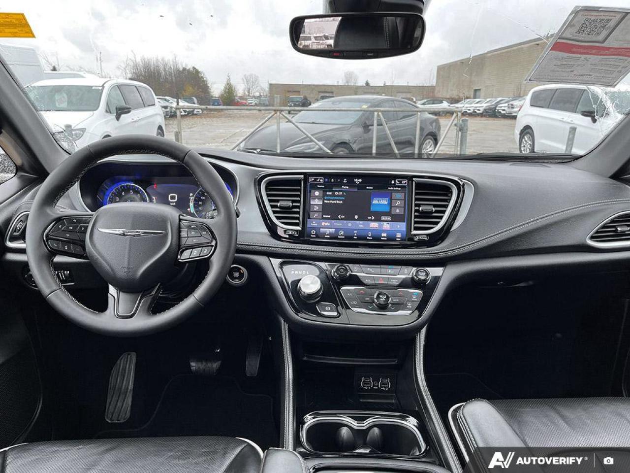 2025 Chrysler Pacifica Limited | Leather | Navigation | Sunroof | Carplay | Photo