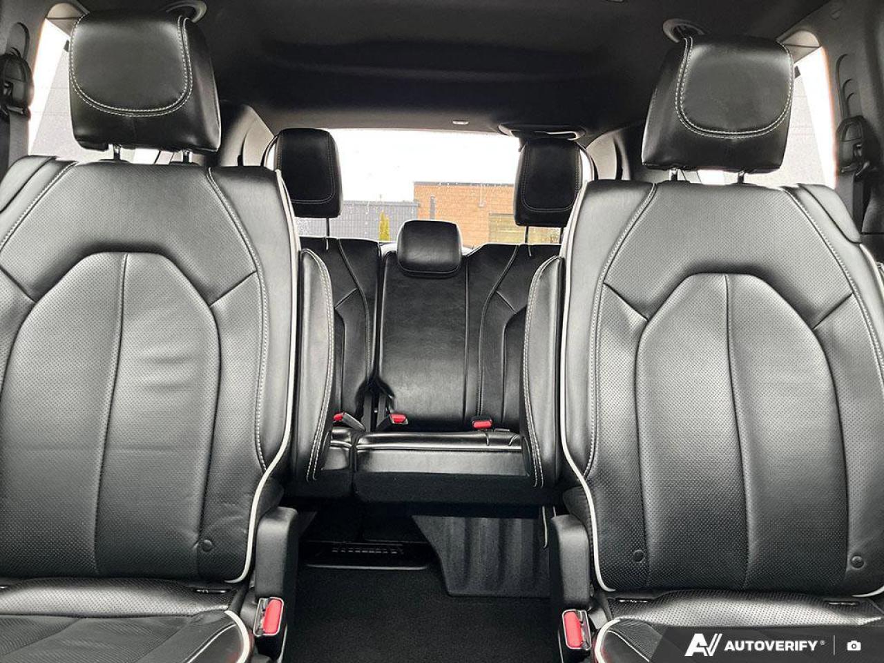 2025 Chrysler Pacifica Limited | Leather | Navigation | Sunroof | Carplay | Photo