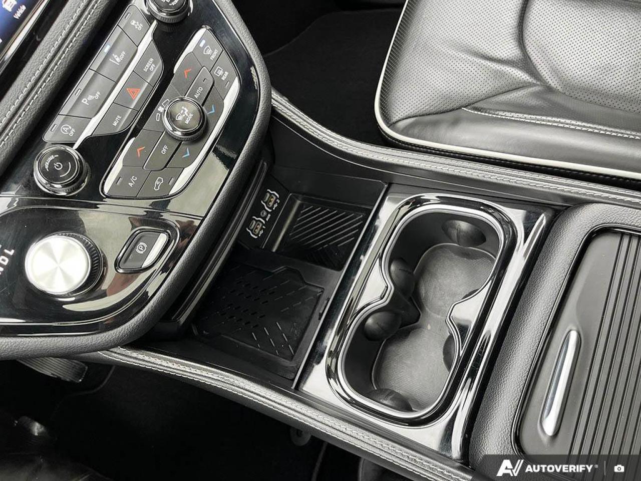 2025 Chrysler Pacifica Limited | Leather | Navigation | Sunroof | Carplay | Photo