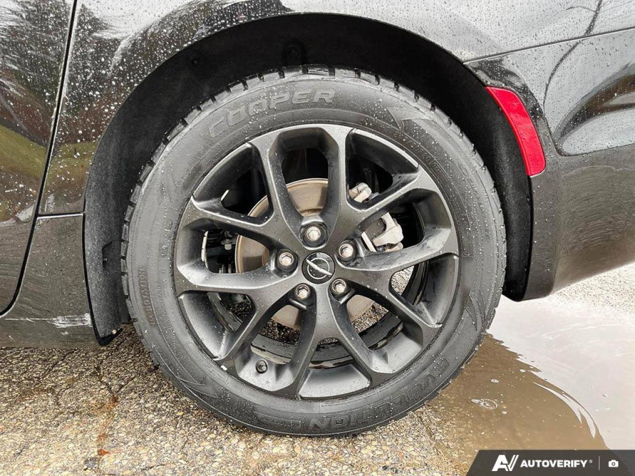 2025 Chrysler Pacifica Limited | Leather | Navigation | Sunroof | Carplay | Photo