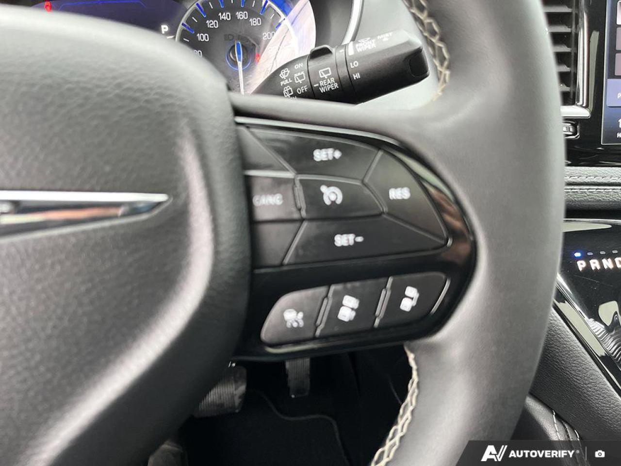 2025 Chrysler Pacifica Limited | Leather | Navigation | Sunroof | Carplay | Photo