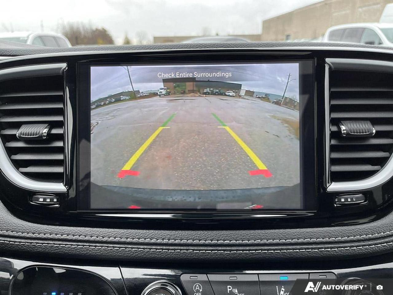 2025 Chrysler Pacifica Limited | Leather | Navigation | Sunroof | Carplay | Photo