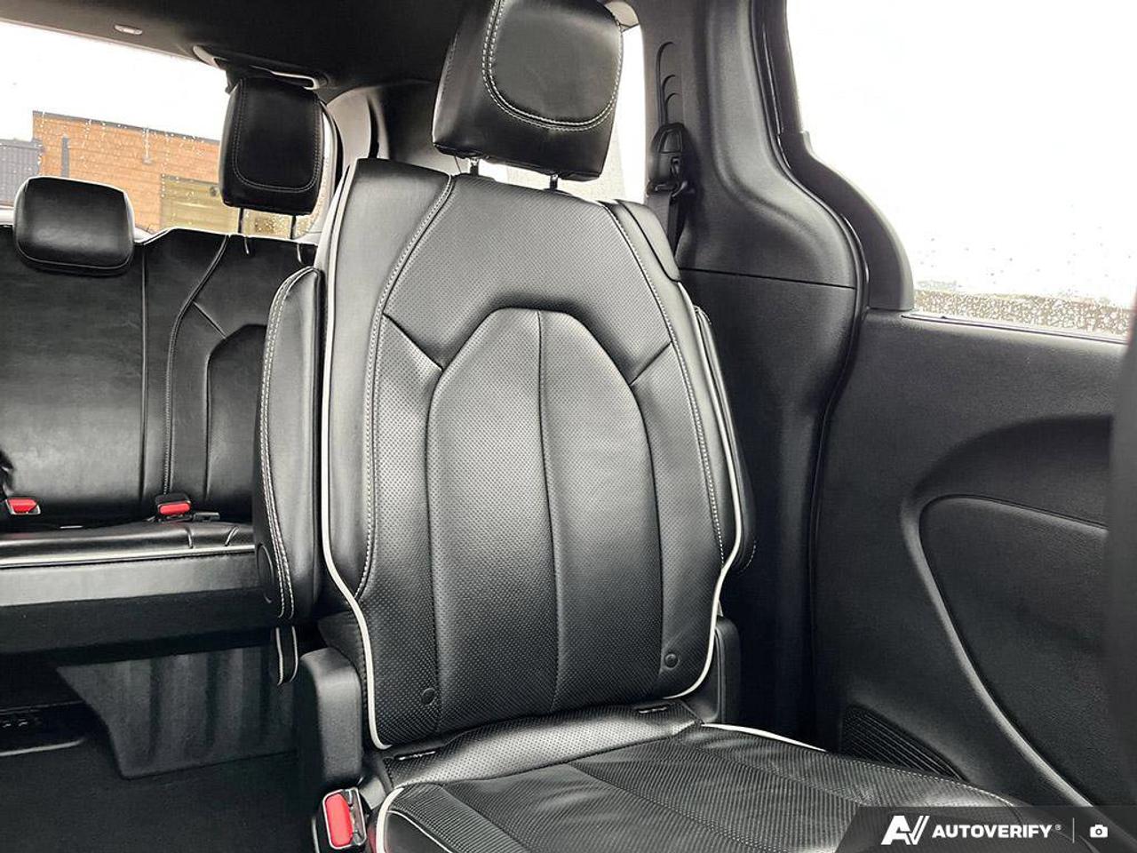 2025 Chrysler Pacifica Limited | Navigation | Sunroof | Leather | Heated Seats | Heated Mirrors | Heated Steering Wheel | Photo