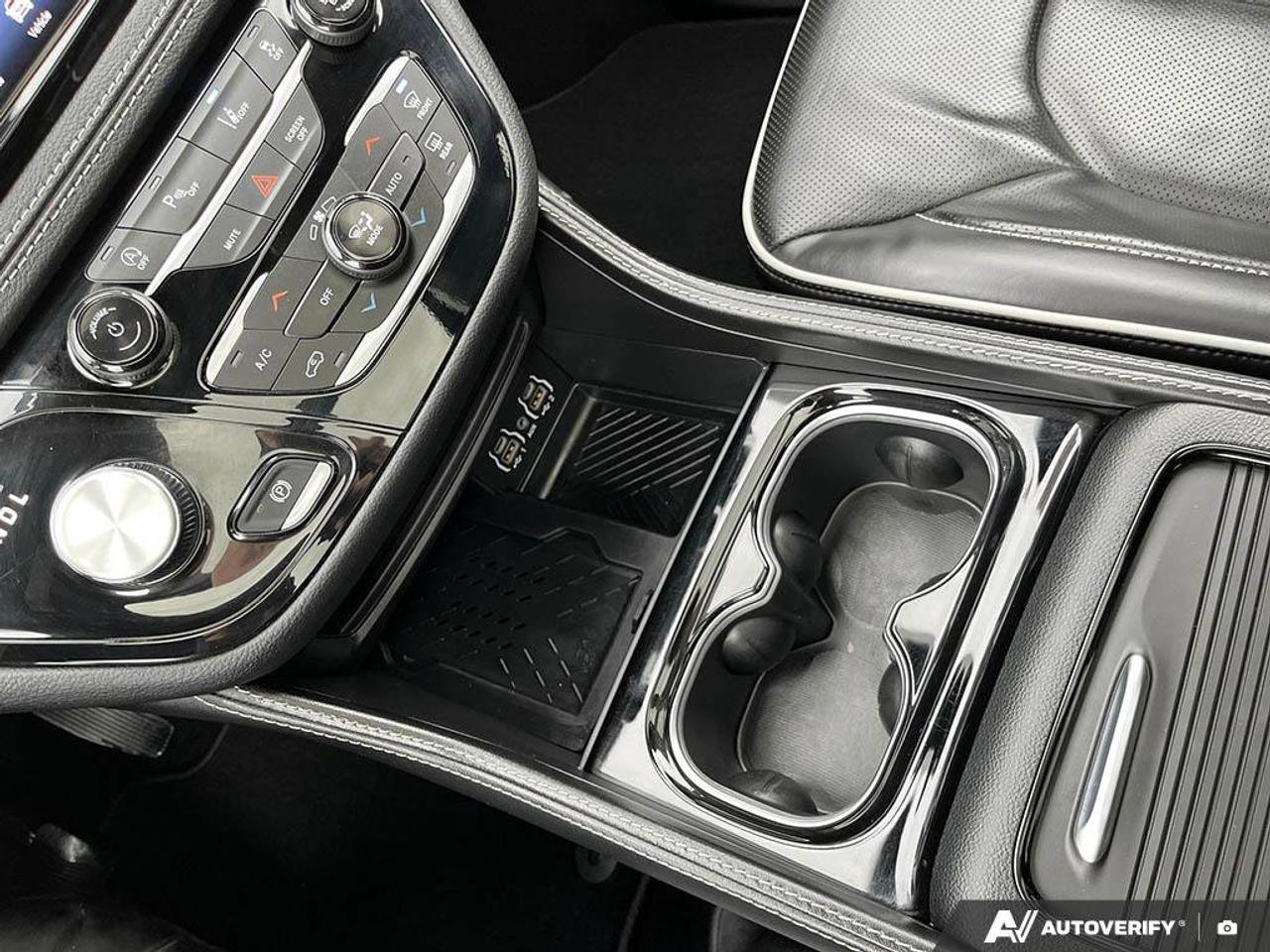 2025 Chrysler Pacifica Limited | Navigation | Sunroof | Leather | Heated Seats | Heated Mirrors | Heated Steering Wheel | Photo