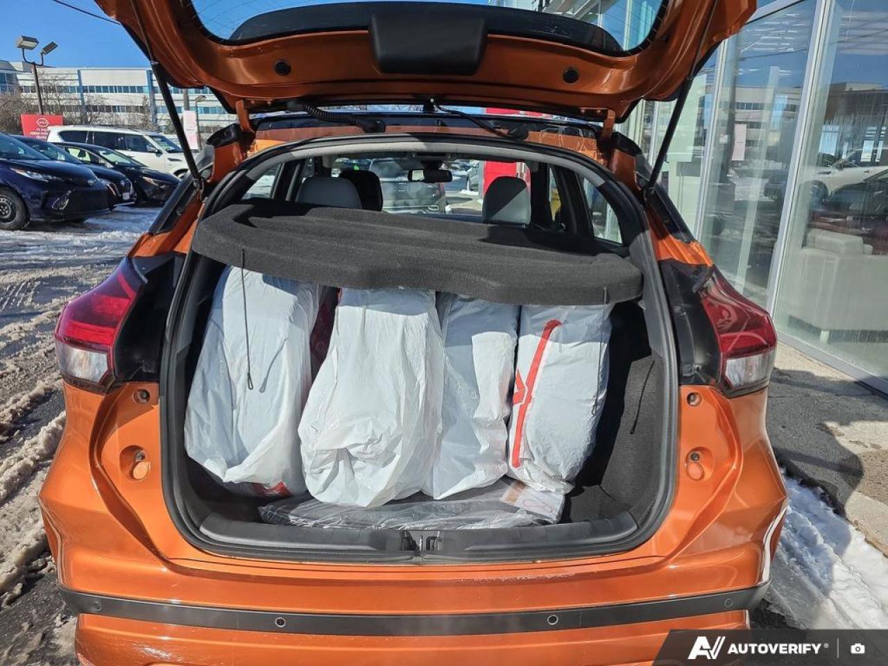 2024 Nissan Kicks SR Photo