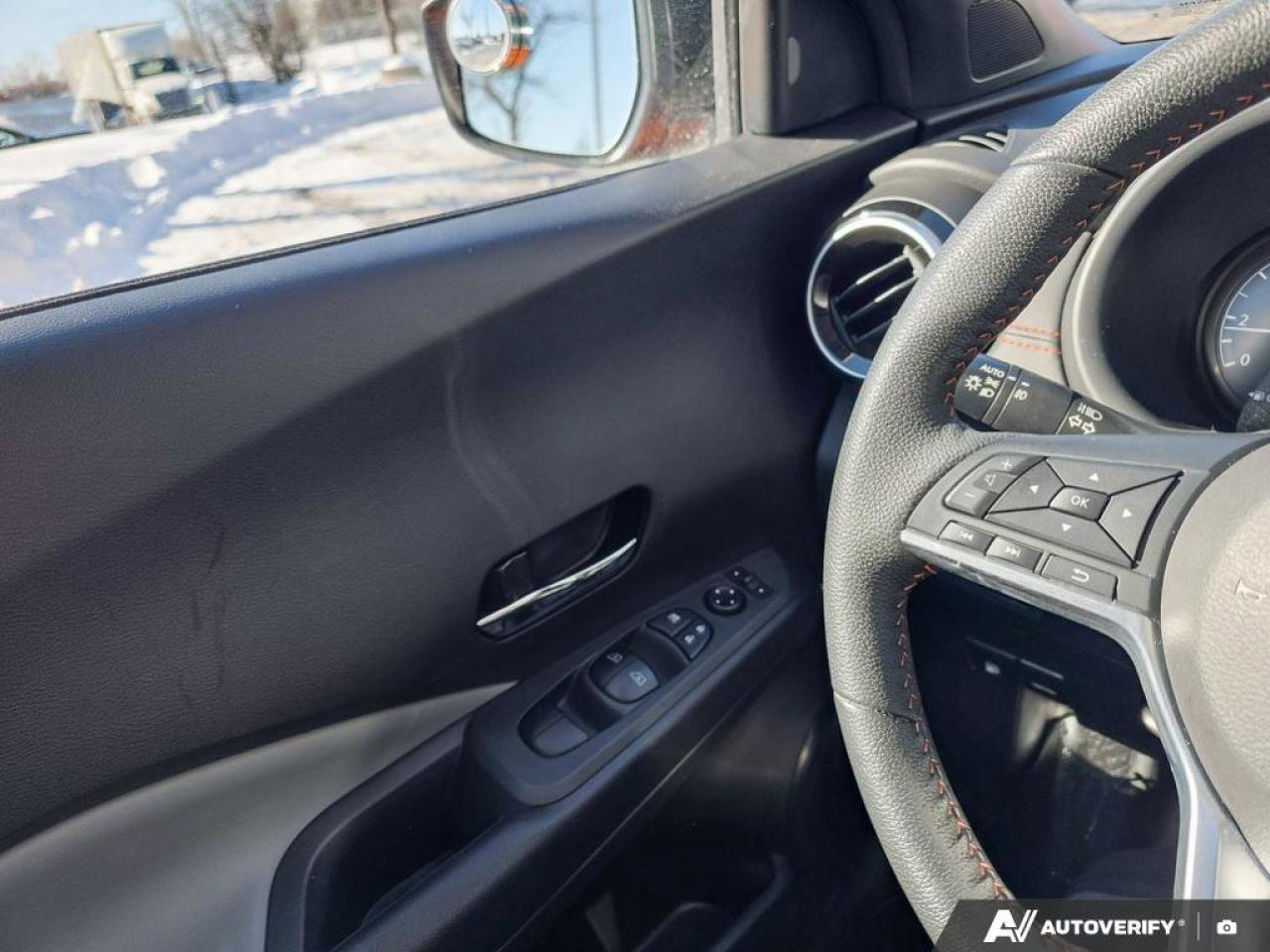 2024 Nissan Kicks SR Photo