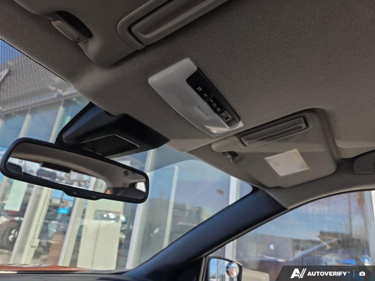 2024 Nissan Kicks SR Photo