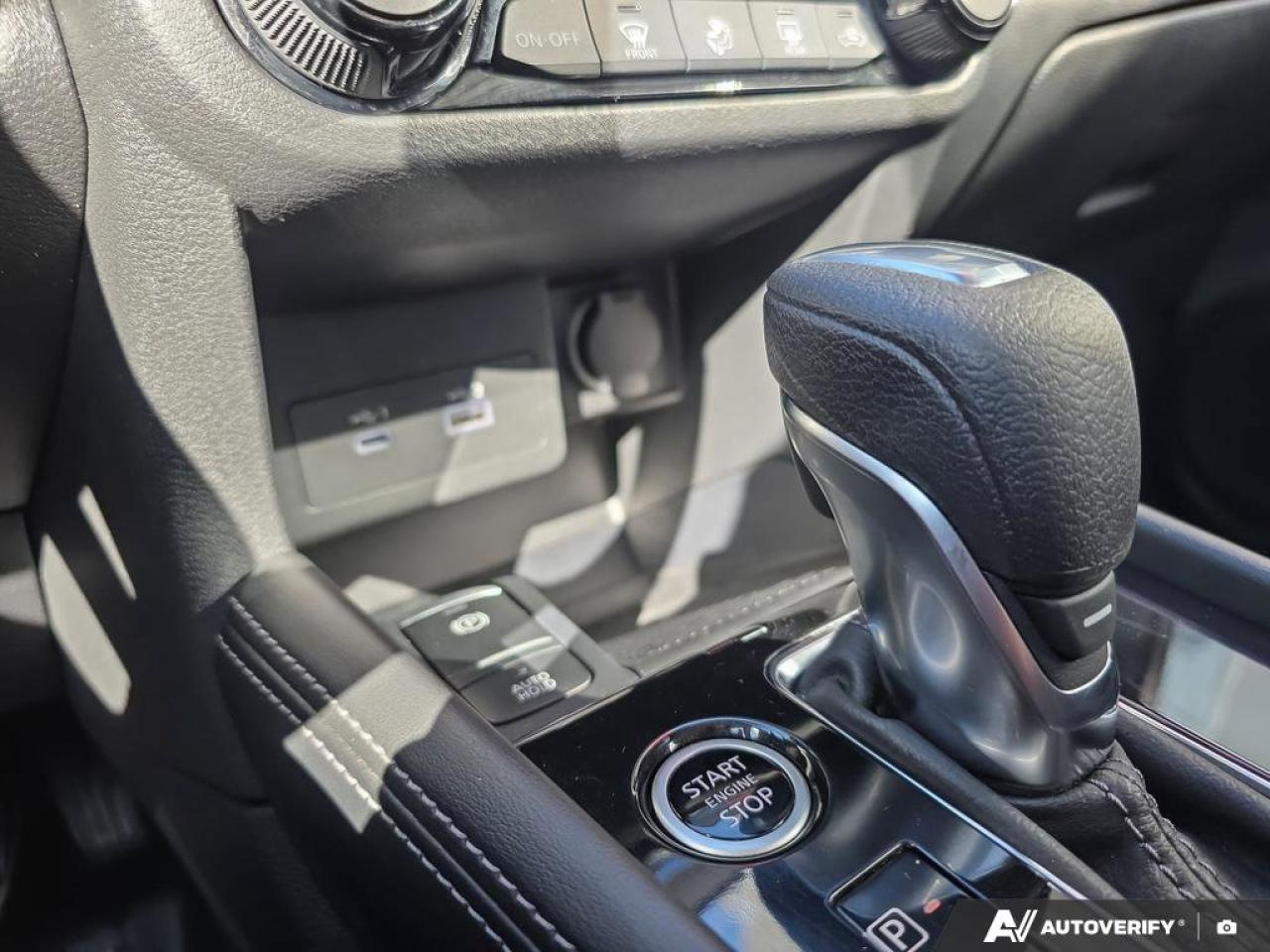 2024 Nissan Kicks SR Photo