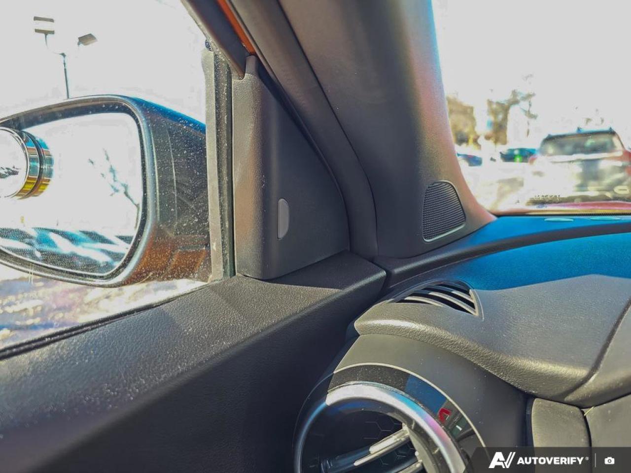 2024 Nissan Kicks SR Photo