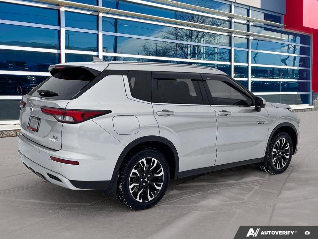 2024 Mitsubishi Outlander Plug-In Hybrid LE PHEV |Pano Roof | Leather | 7 Pass | Heated Seats + Steering | Adaptive Cruise |  & More! Photo4