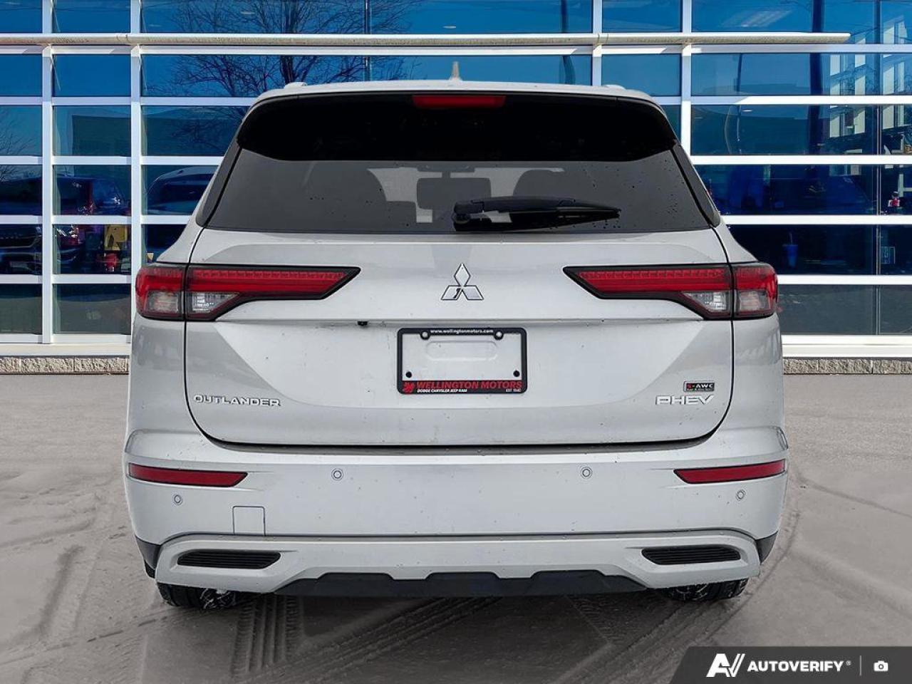 2024 Mitsubishi Outlander Plug-In Hybrid LE PHEV |Pano Roof | Leather | 7 Pass | Heated Seats + Steering | Adaptive Cruise |  & More! Photo3