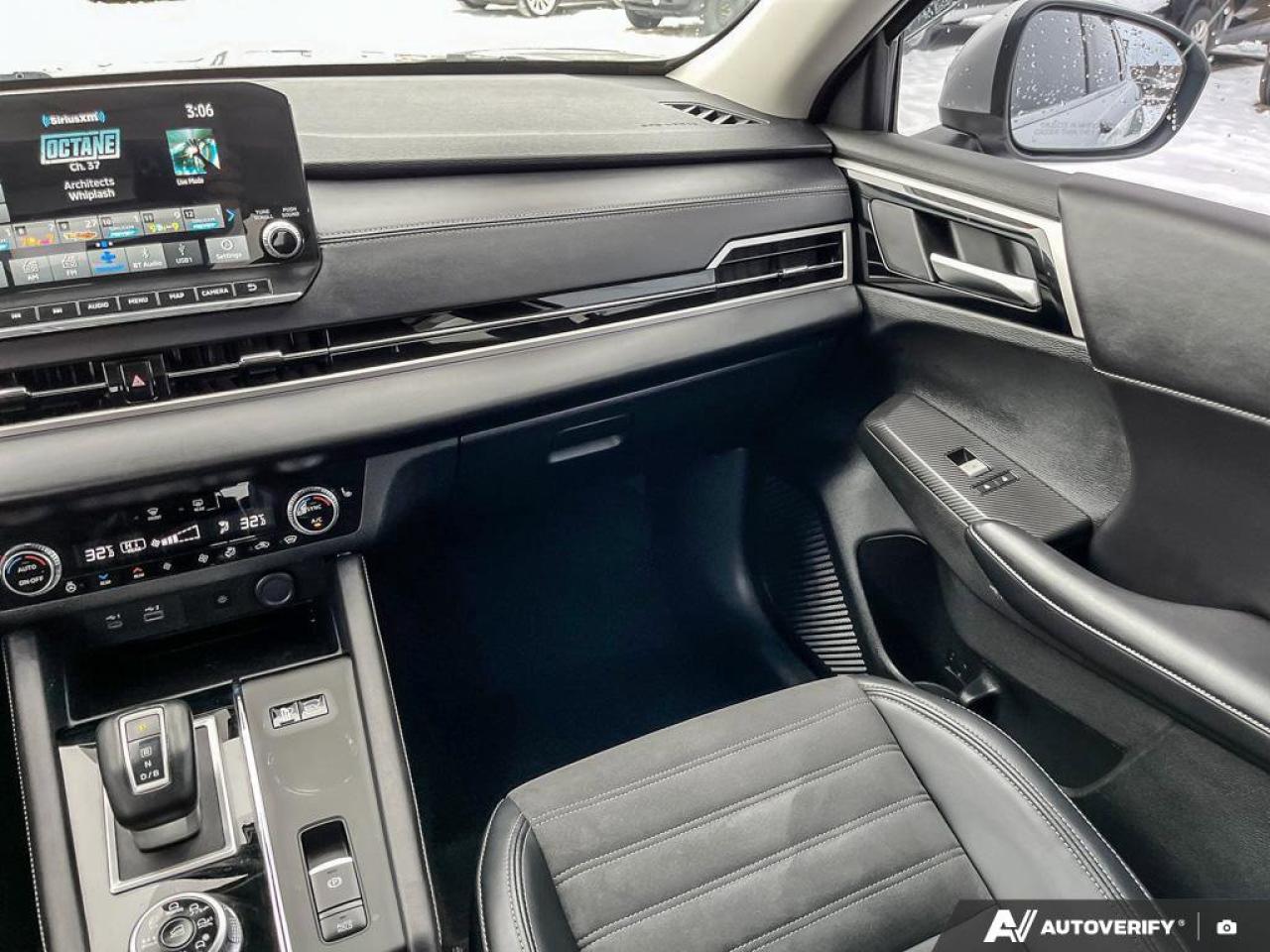 2024 Mitsubishi Outlander Plug-In Hybrid LE PHEV |Pano Roof | Leather | 7 Pass | Heated Seats + Steering | Adaptive Cruise |  & More! Photo