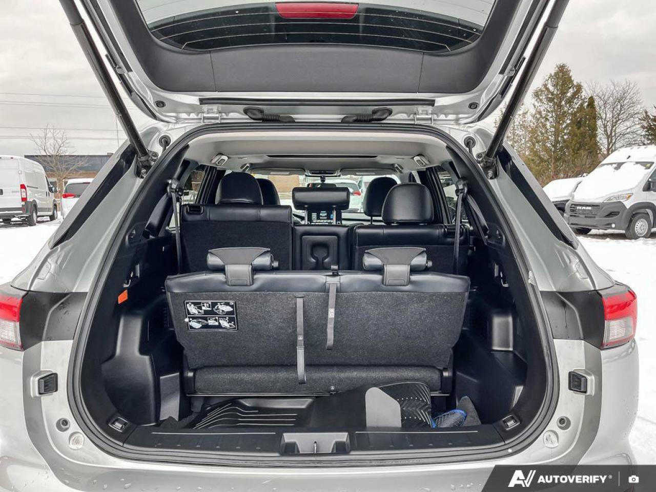 2024 Mitsubishi Outlander Plug-In Hybrid LE PHEV |Pano Roof | Leather | 7 Pass | Heated Seats + Steering | Adaptive Cruise |  & More! Photo