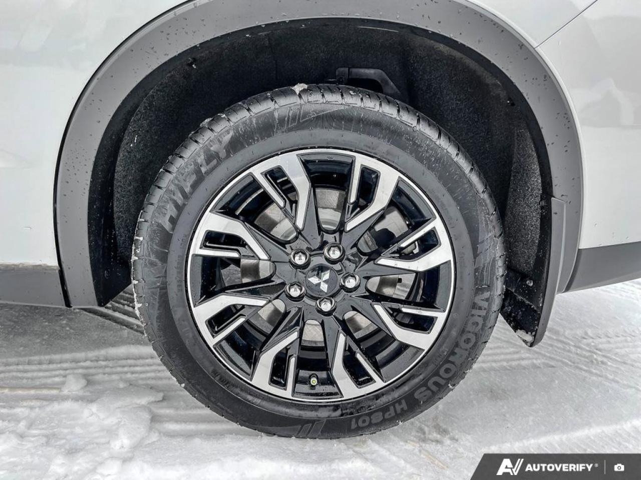 2024 Mitsubishi Outlander Plug-In Hybrid LE PHEV |Pano Roof | Leather | 7 Pass | Heated Seats + Steering | Adaptive Cruise |  & More! Photo