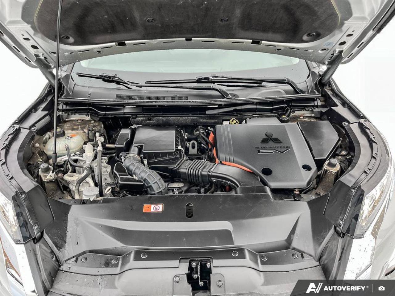 2024 Mitsubishi Outlander Plug-In Hybrid LE PHEV |Pano Roof | Leather | 7 Pass | Heated Seats + Steering | Adaptive Cruise |  & More! Photo