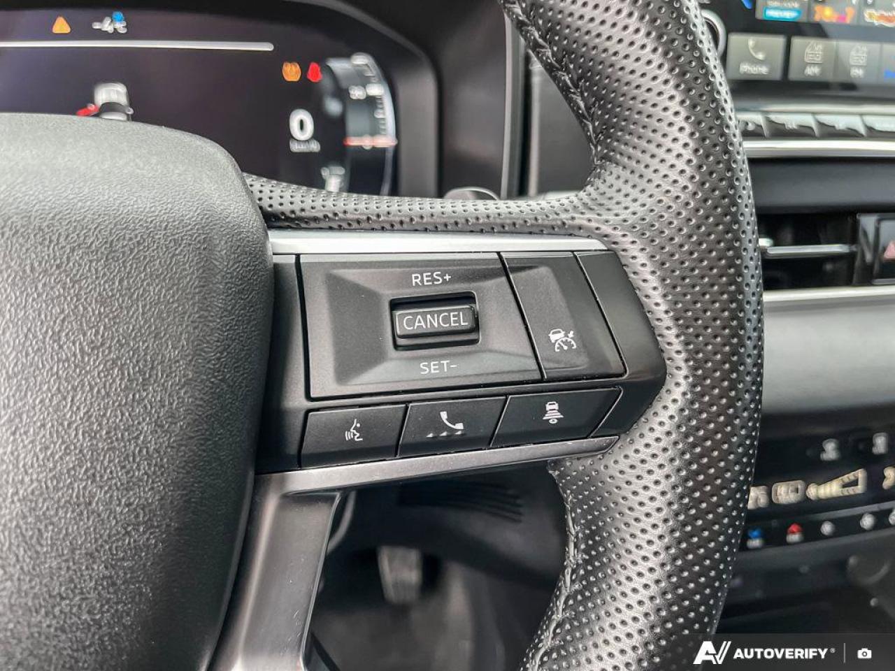 2024 Mitsubishi Outlander Plug-In Hybrid LE PHEV |Pano Roof | Leather | 7 Pass | Heated Seats + Steering | Adaptive Cruise |  & More! Photo