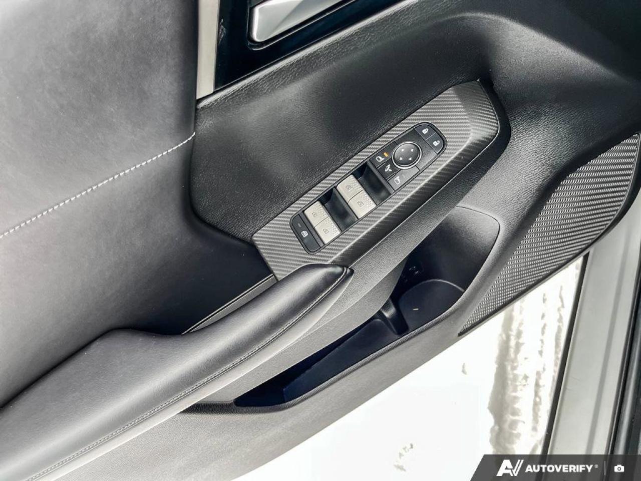 2024 Mitsubishi Outlander Plug-In Hybrid LE PHEV |Pano Roof | Leather | 7 Pass | Heated Seats + Steering | Adaptive Cruise |  & More! Photo