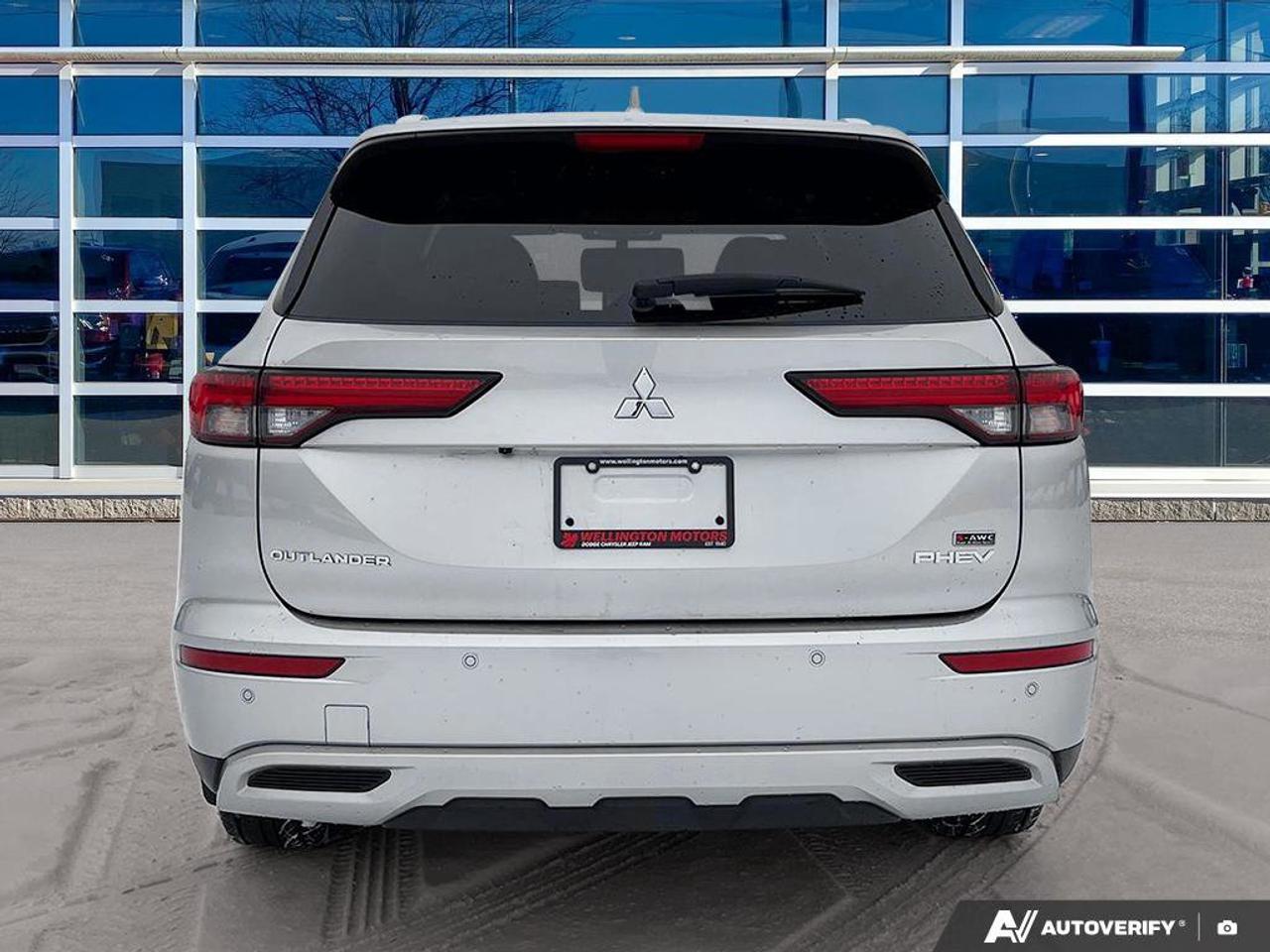 2024 Mitsubishi Outlander Plug-In Hybrid LE PHEV |Pano Roof | Leather | 7 Pass | Heated Seats + Steering | Adaptive Cruise |  & More! Photo3