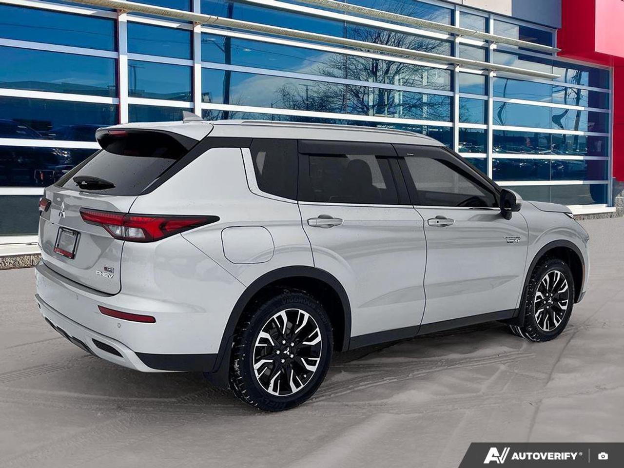 2024 Mitsubishi Outlander Plug-In Hybrid LE PHEV |Pano Roof | Leather | 7 Pass | Heated Seats + Steering | Adaptive Cruise |  & More! Photo4