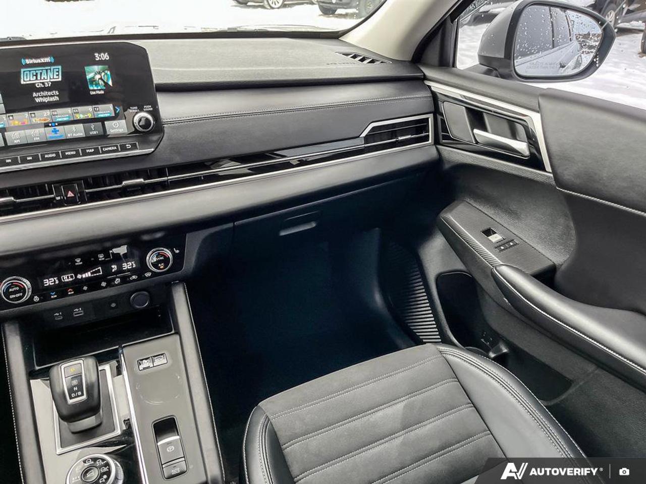 2024 Mitsubishi Outlander Plug-In Hybrid LE PHEV |Pano Roof | Leather | 7 Pass | Heated Seats + Steering | Adaptive Cruise |  & More! Photo