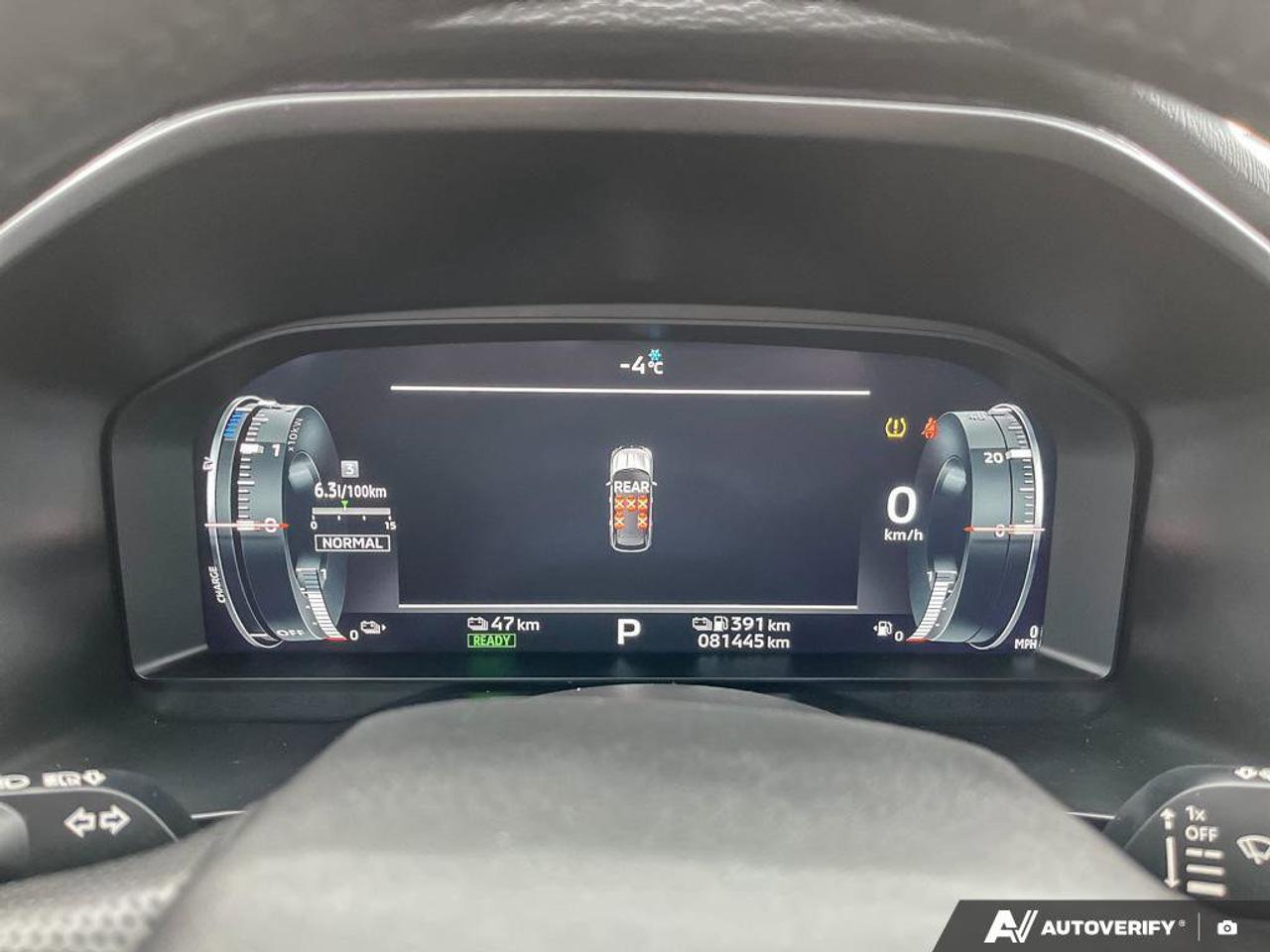 2024 Mitsubishi Outlander Plug-In Hybrid LE PHEV |Pano Roof | Leather | 7 Pass | Heated Seats + Steering | Adaptive Cruise |  & More! Photo
