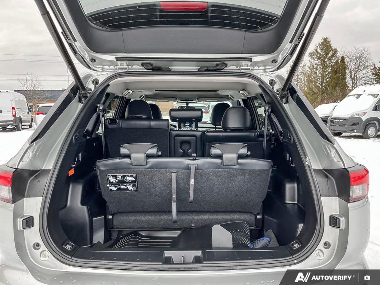 2024 Mitsubishi Outlander Plug-In Hybrid LE PHEV |Pano Roof | Leather | 7 Pass | Heated Seats + Steering | Adaptive Cruise |  & More! Photo