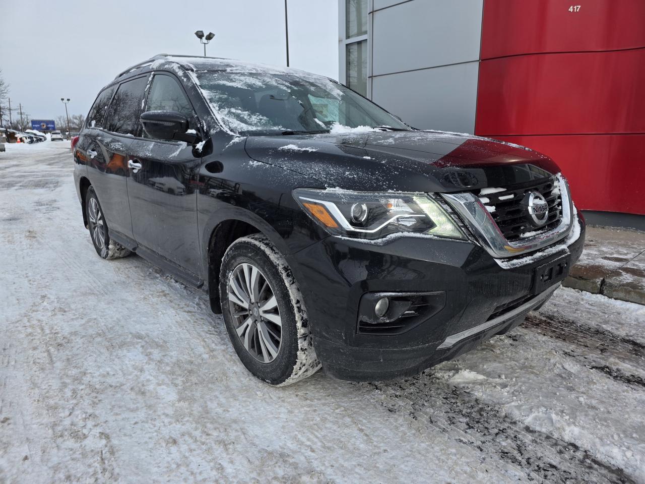 2018 Nissan Pathfinder SV Tech | 3rd Row | Navigation | Heated Seats | Tri-Zone Climate Control | Photo