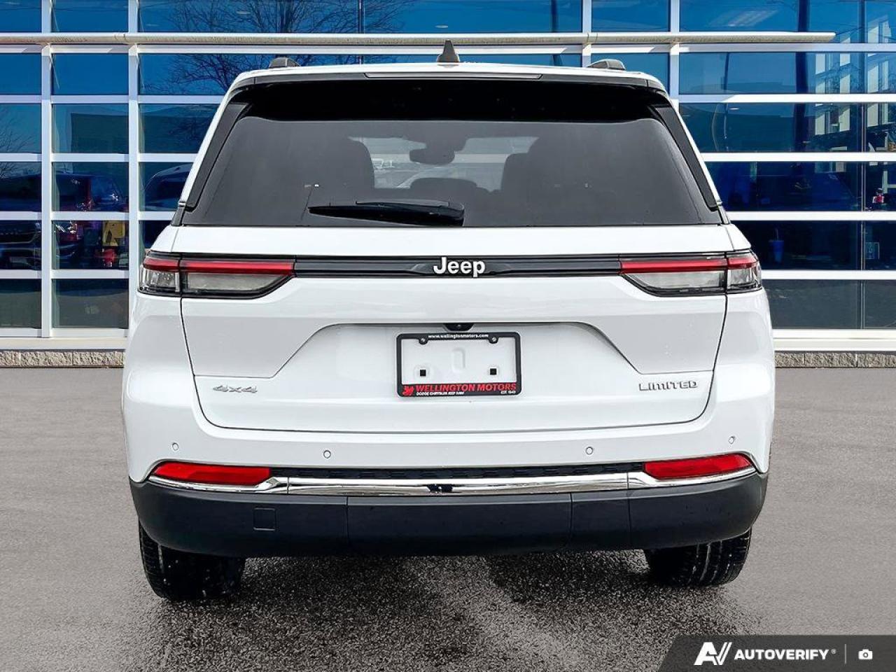 2024 Jeep Grand Cherokee Limited 4x4 | Leather | Heated Seats + Steering | Power Liftgate | Remote Start | and More ! Photo3