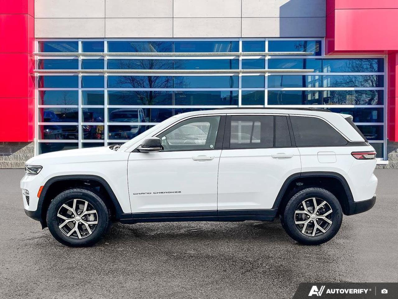 2024 Jeep Grand Cherokee Limited 4x4 | Leather | Heated Seats + Steering | Power Liftgate | Remote Start | and More ! Photo