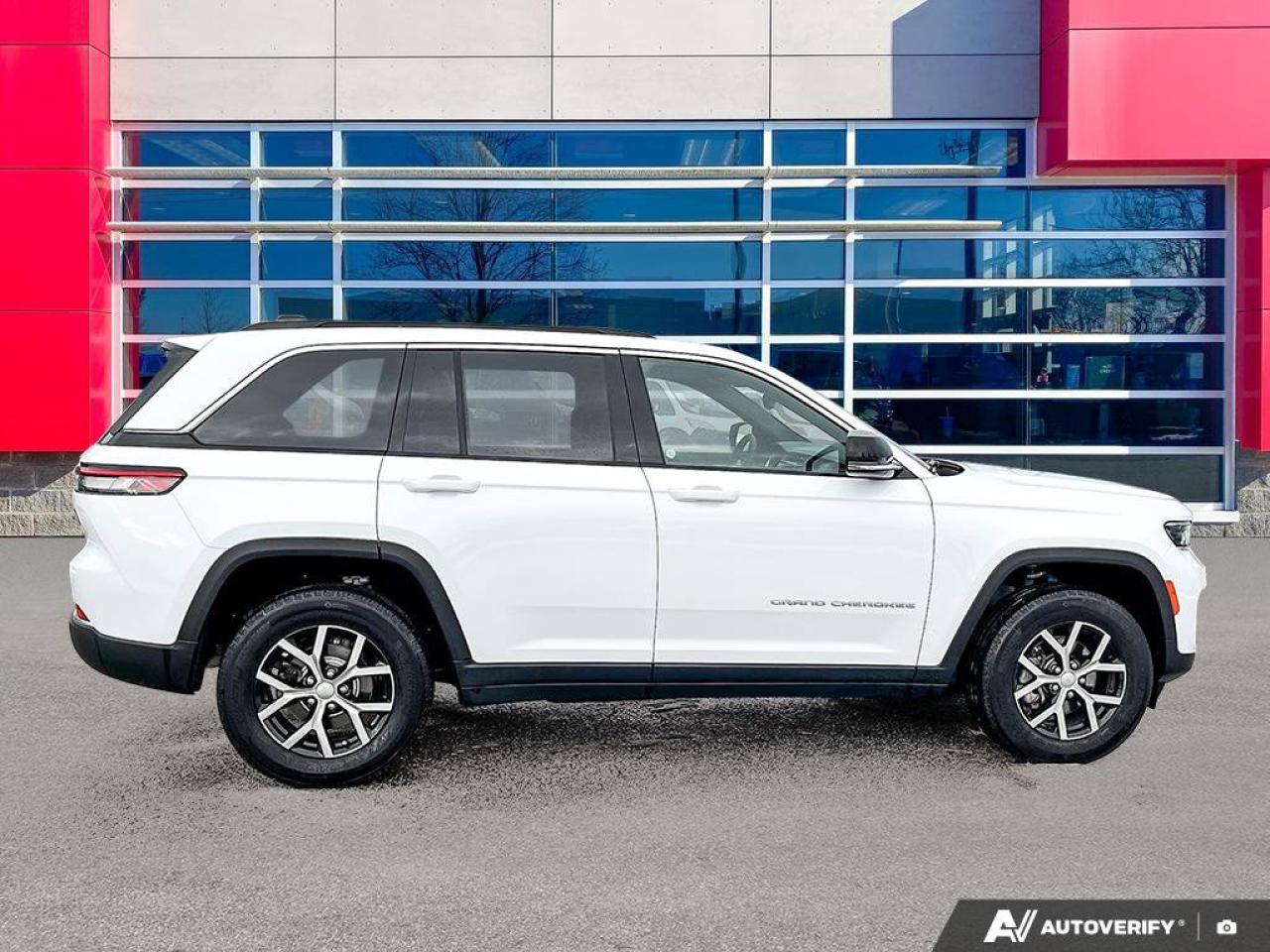 2024 Jeep Grand Cherokee Limited 4x4 | Leather | Heated Seats + Steering | Power Liftgate | Remote Start | and More ! Photo