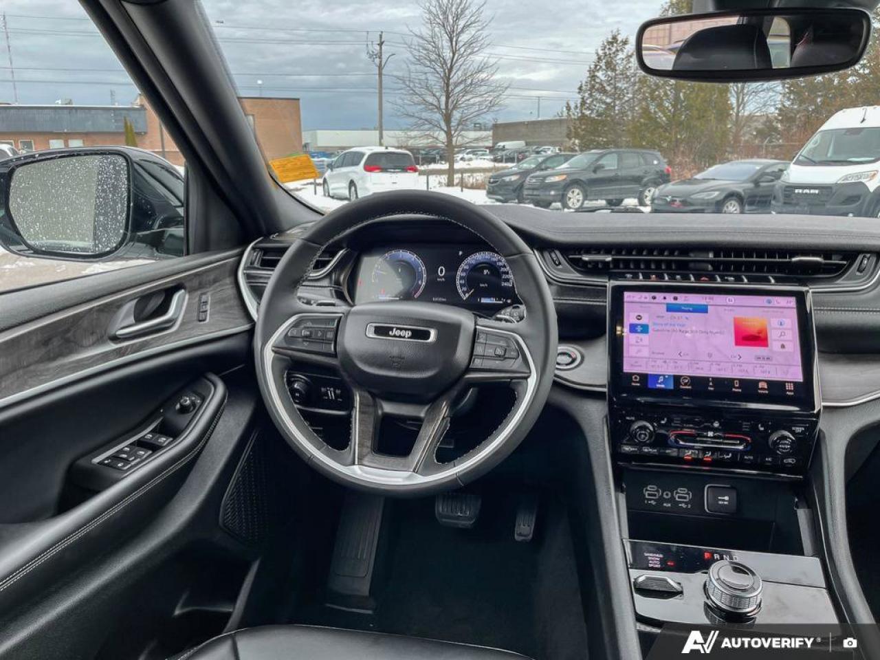 2024 Jeep Grand Cherokee Limited 4x4 | Leather | Heated Seats + Steering | Power Liftgate | Remote Start | and More ! Photo