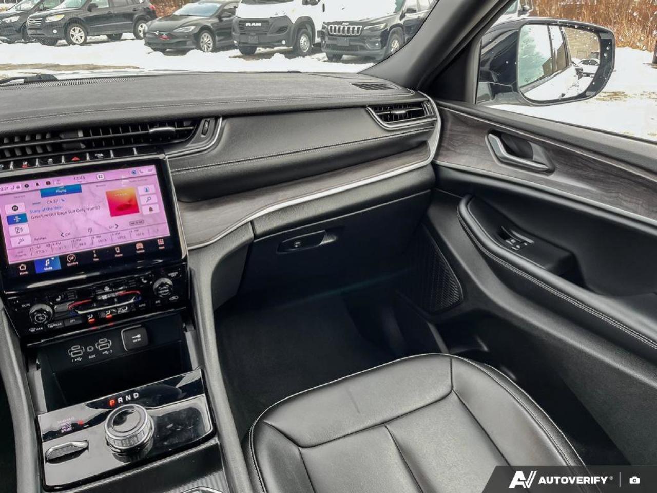 2024 Jeep Grand Cherokee Limited 4x4 | Leather | Heated Seats + Steering | Power Liftgate | Remote Start | and More ! Photo