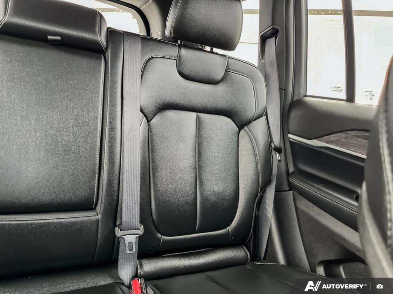 2024 Jeep Grand Cherokee Limited 4x4 | Leather | Heated Seats + Steering | Power Liftgate | Remote Start | and More ! Photo