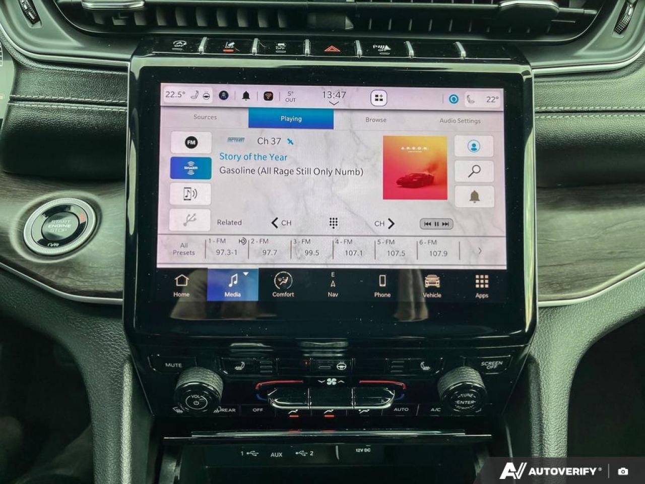 2024 Jeep Grand Cherokee Limited 4x4 | Leather | Heated Seats + Steering | Power Liftgate | Remote Start | and More ! Photo