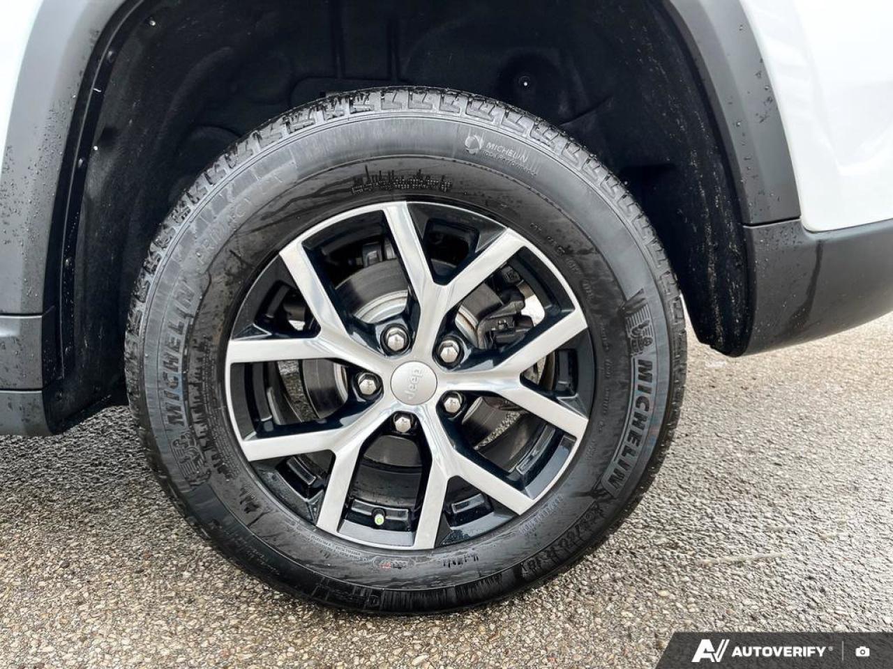 2024 Jeep Grand Cherokee Limited 4x4 | Leather | Heated Seats + Steering | Power Liftgate | Remote Start | and More ! Photo