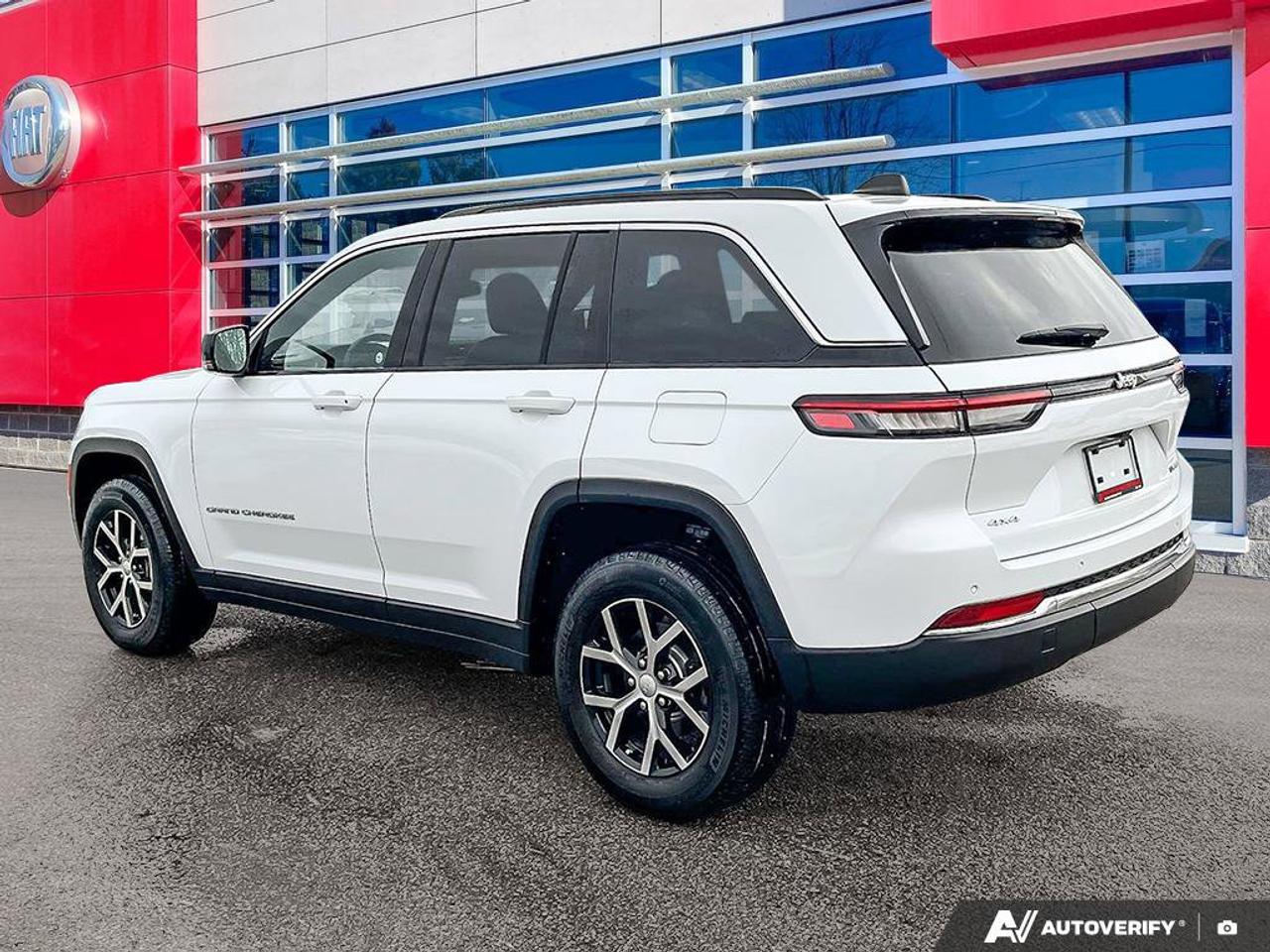 2024 Jeep Grand Cherokee Limited 4x4 | Leather | Heated Seats + Steering | Power Liftgate | Remote Start | and More ! Photo2