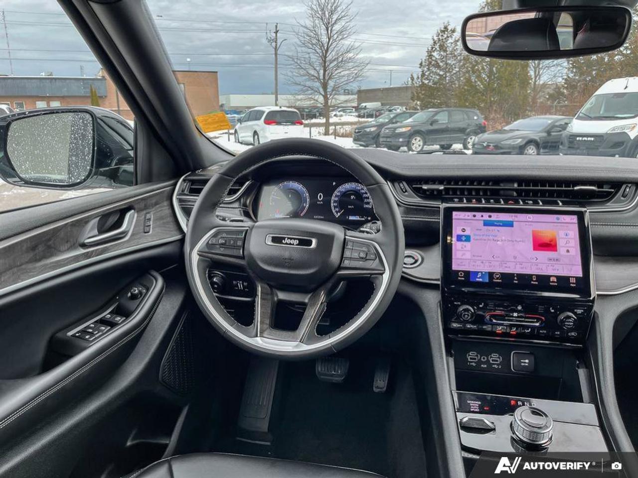 2024 Jeep Grand Cherokee Limited 4x4 | Leather | Heated Seats + Steering | Power Liftgate | Remote Start | and More ! Photo