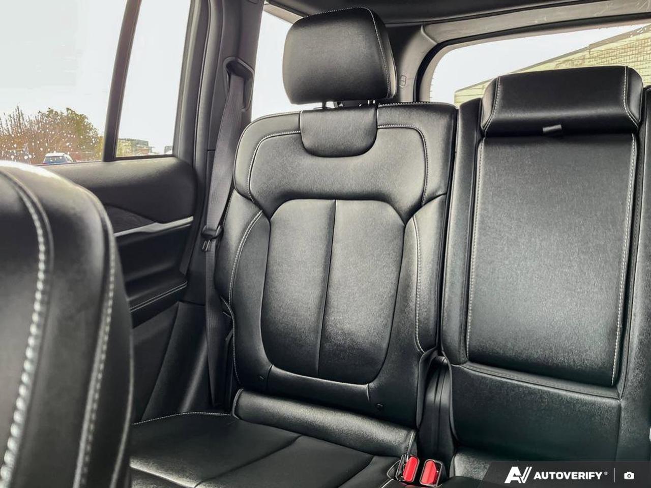 2024 Jeep Grand Cherokee Limited 4x4 | Leather | Heated Seats + Steering | Power Liftgate | Remote Start | and More ! Photo