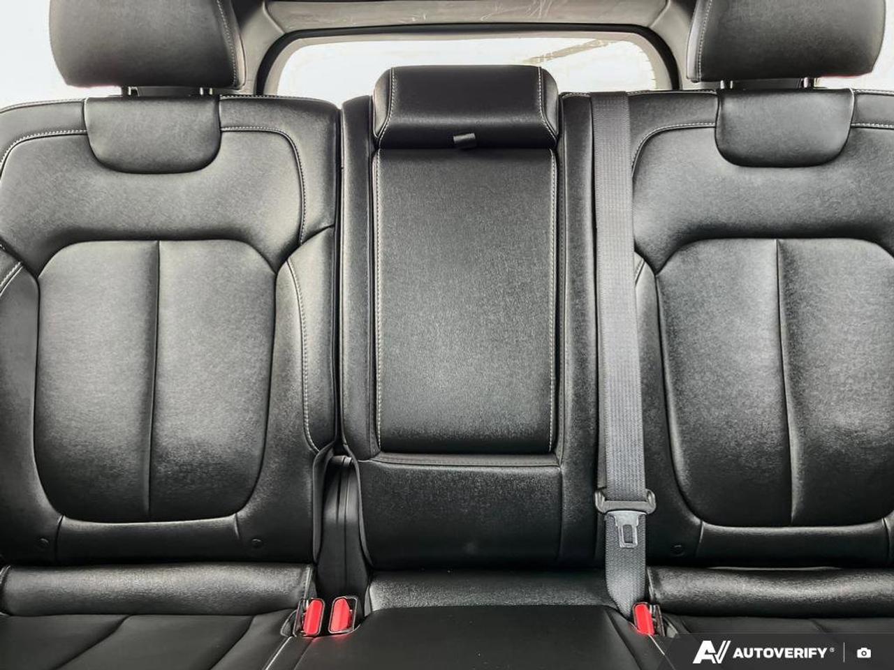 2024 Jeep Grand Cherokee Limited 4x4 | Leather | Heated Seats + Steering | Power Liftgate | Remote Start | and More ! Photo
