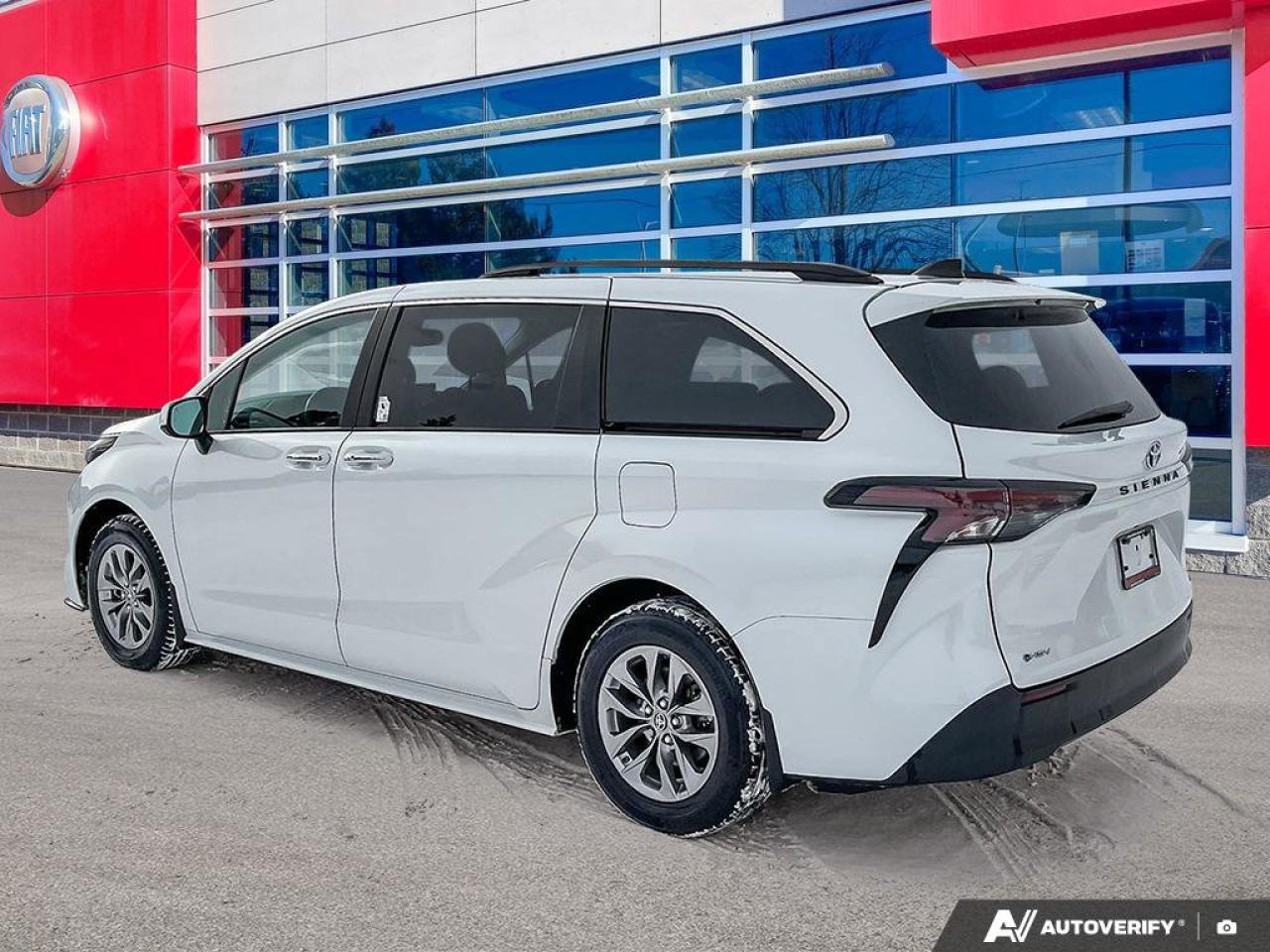 2025 Toyota Sienna XLE Photo