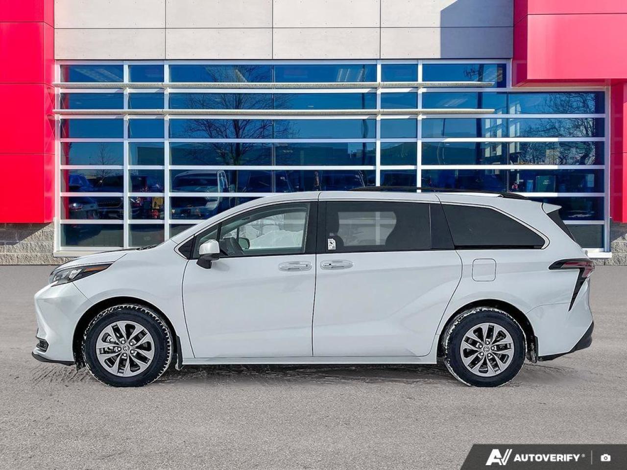 2025 Toyota Sienna XLE Photo