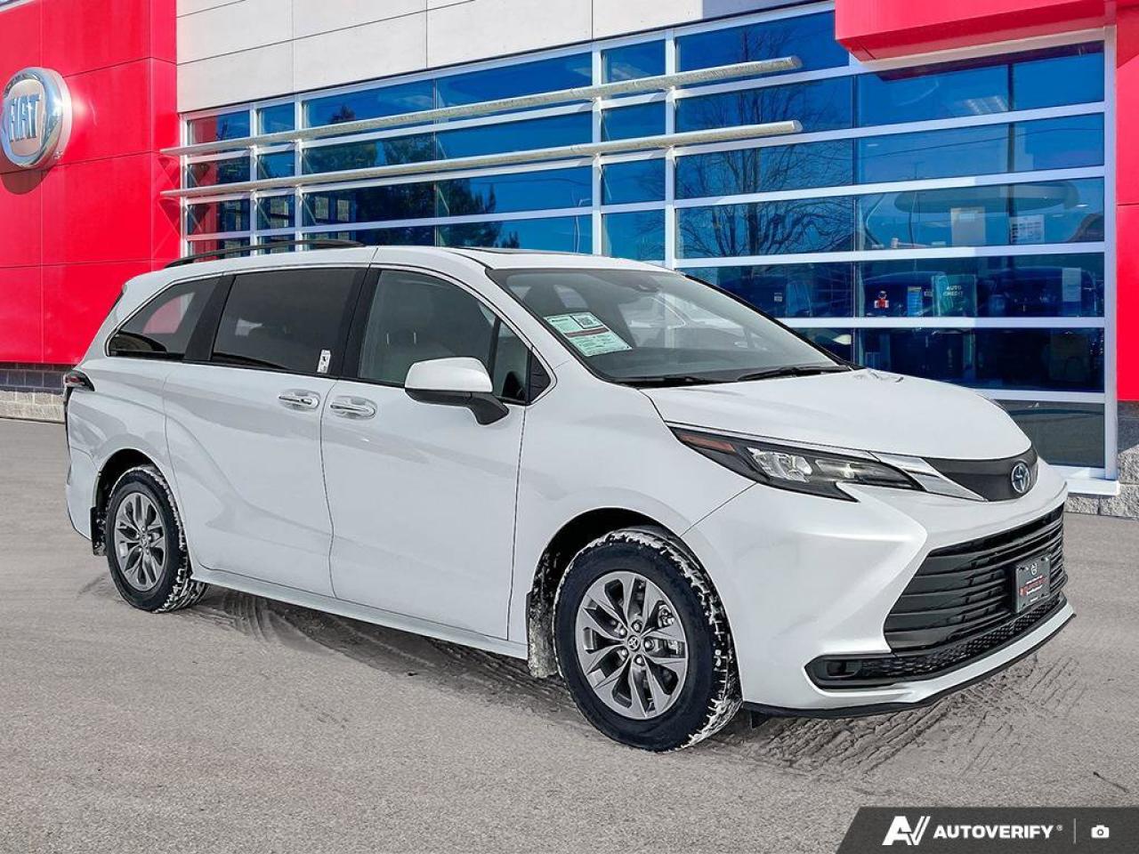 2025 Toyota Sienna XLE Photo